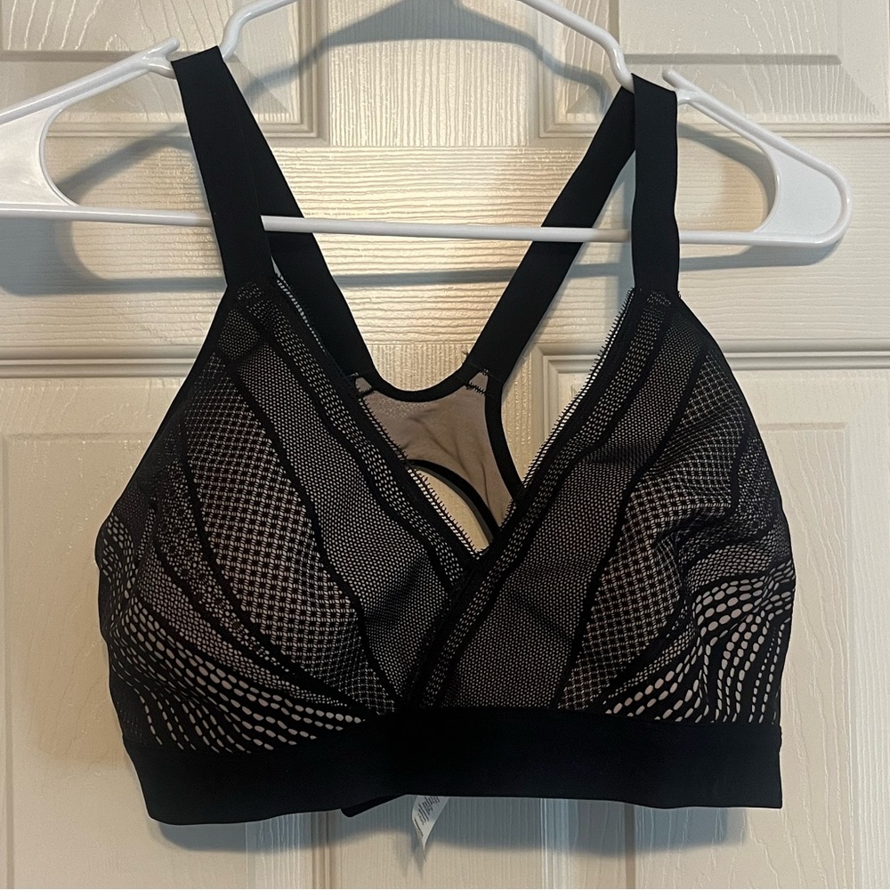 Lululemon sports bra never worn